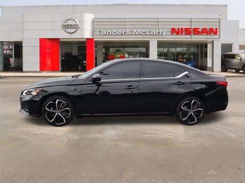 Used 2024 Nissan Altima 2.5 SR w/ SR Premium Package image 6
