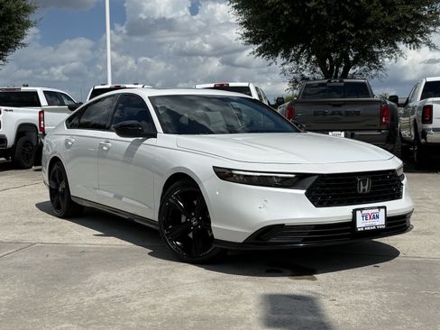 Used 2024 Honda Accord Sport image 2