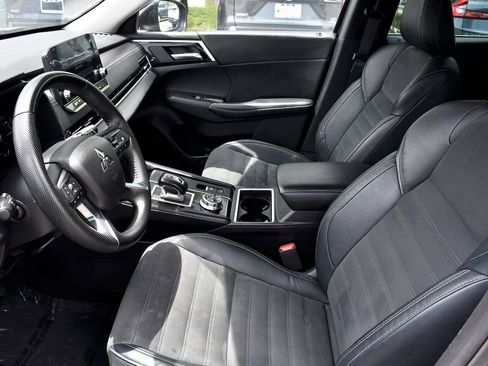 Used 2023 Mitsubishi Outlander LE image 7