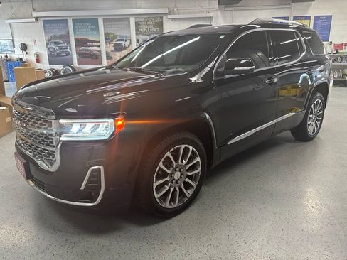 Used 2023 GMC Acadia Denali w/ Denali Ultimate Package FWD image 3