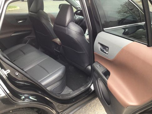 Used 2024 Toyota Venza Limited AWD/4WD image 10