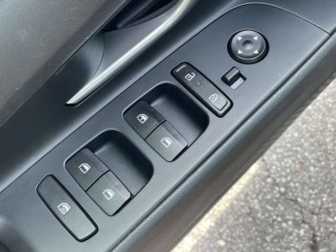 Certified 2025 Hyundai Elantra SE FWD image 21