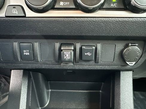 Used 2022 Toyota Tacoma SR5 AWD/4WD image 39