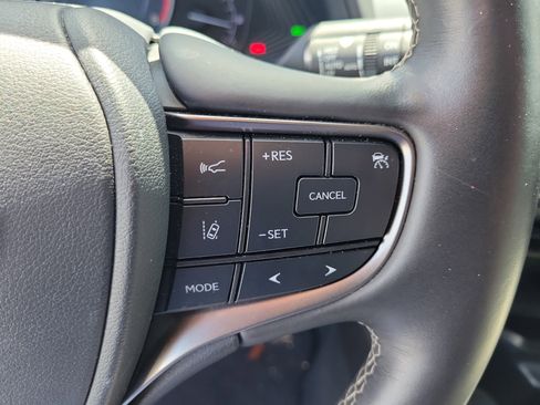 Used 2020 Lexus UX 200 w/ Premium Package FWD image 19