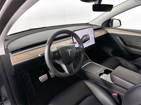 Used 2023 Tesla Model Y Performance image 18