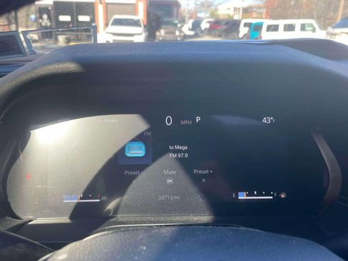 Used 2023 Jeep Grand Cherokee Laredo image 26