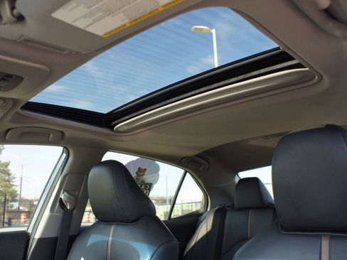 Used 2018 Toyota Camry XLE image 6