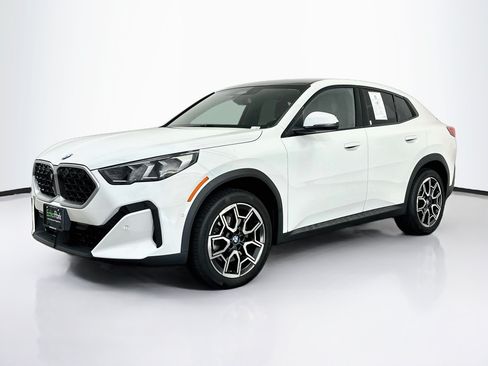 Used 2026 BMW X2 xDrive28i AWD/4WD image 3