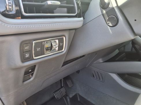 Used 2022 Lincoln Nautilus Reserve image 13