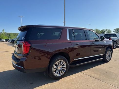 Used 2022 GMC Yukon XL SLT w/ SLT Premium Package AWD/4WD image 3