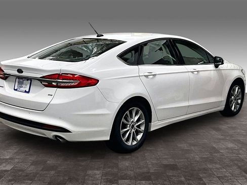 Used 2017 Ford Fusion SE w/ Fusion SE Technology Package image 28