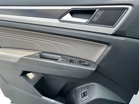 Used 2023 Volkswagen Atlas SE w/ Panoramic Sunroof Package image 11