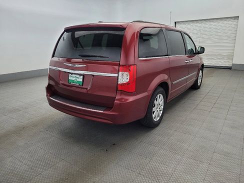 Used 2014 Chrysler Town & Country Touring w/ Driver Convenience Group image 9