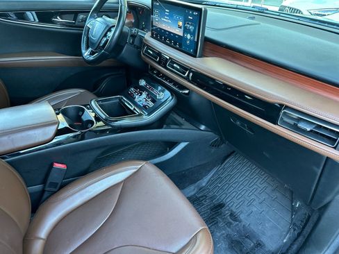 Used 2022 Lincoln Nautilus Reserve image 16