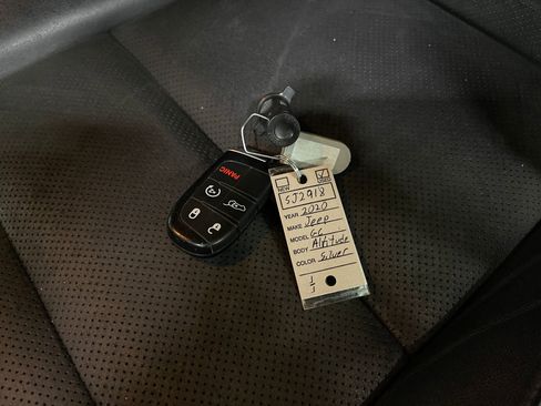 Used 2020 Jeep Grand Cherokee Altitude image 36