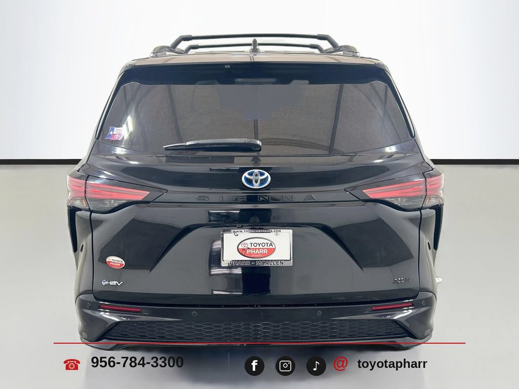 Used 2025 Toyota Sienna XSE FWD image 6