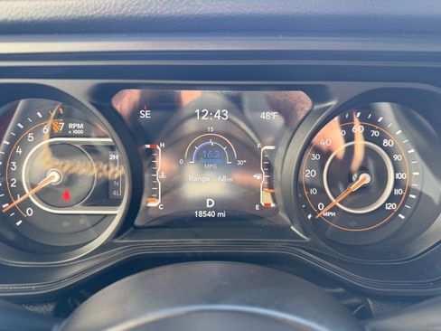 Used 2024 Jeep Gladiator Sport image 7