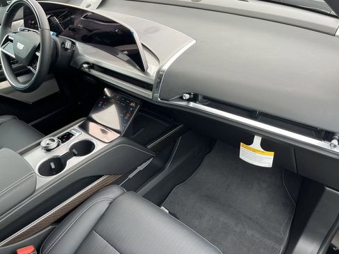 New 2026 Cadillac Vistiq Sport image 21