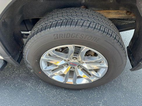Used 2019 GMC Sierra 1500 SLT w/ SLT Premium Plus Package AWD/4WD image 8