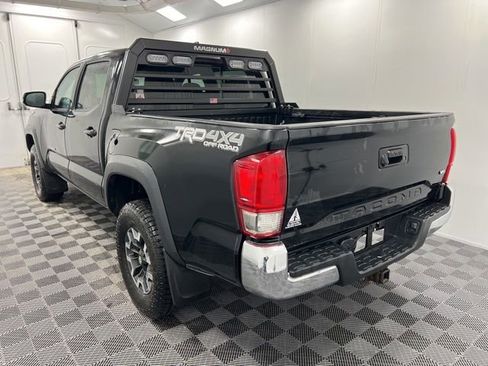 Used 2017 Toyota Tacoma TRD Off-Road w/ Tow Package (A/T) AWD/4WD image 4