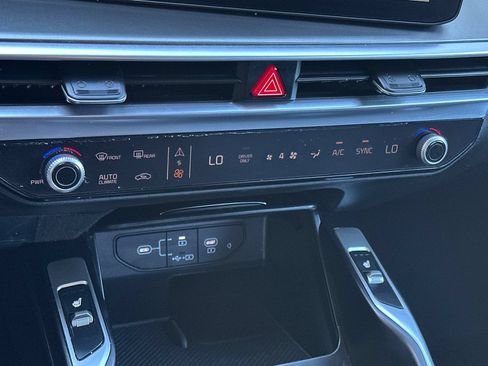 Certified 2025 Kia Sorento EX AWD/4WD image 21