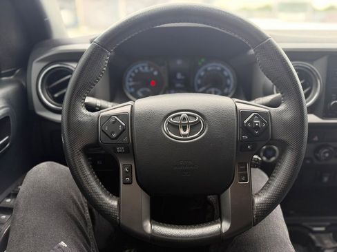 Used 2019 Toyota Tacoma TRD Sport RWD image 6