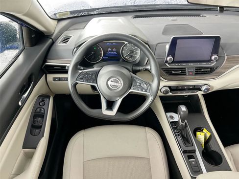 Used 2025 Nissan Altima 2.5 SV image 20