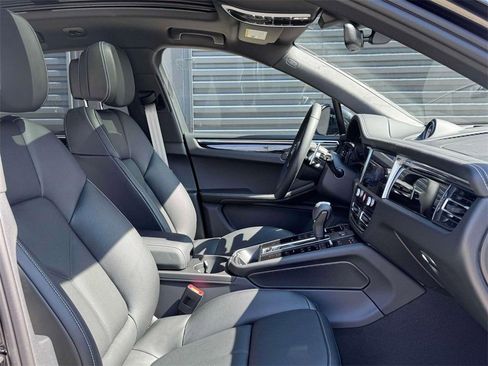 New 2025 Porsche Macan AWD/4WD image 17