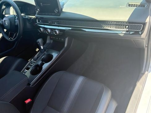 Used 2025 Honda Civic Sport image 10