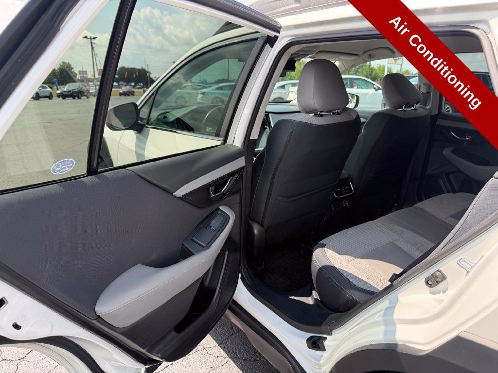 Used 2024 Subaru Outback Premium AWD/4WD image 29