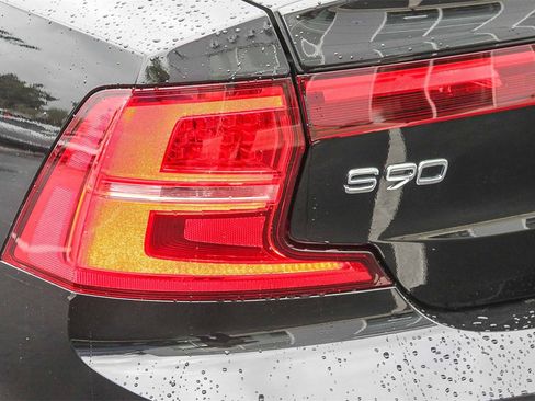 Used 2019 Volvo S90 T8 Inscription w/ Advanced Package image 9