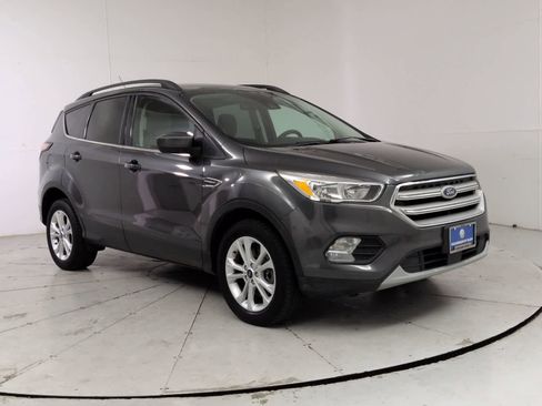 Used 2018 Ford Escape SE w/ Ford Safe & Smart Package AWD/4WD image 8