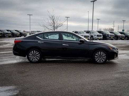 Used 2024 Nissan Altima 2.5 SV image 5