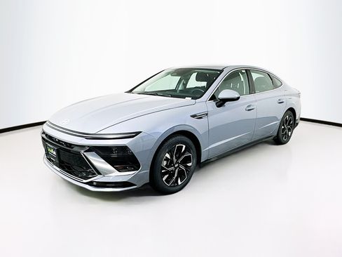 Used 2025 Hyundai Sonata SEL FWD image 3