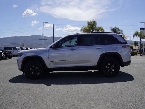 New 2026 Jeep Grand Cherokee Altitude image 7