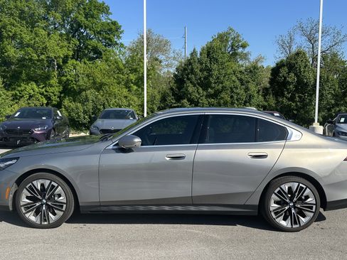 Used 2025 BMW 530i xDrive 530i xDrive w/ Premium Package image 7