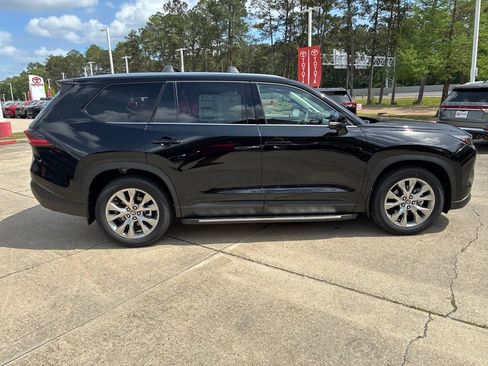 New 2026 Toyota Grand Highlander Limited image 8