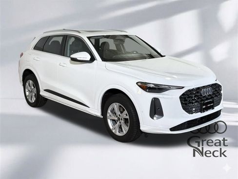 Certified 2025 Audi Q5 Premium w/ Convenience Package image 12