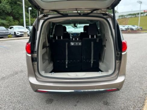 Used 2018 Chrysler Pacifica Touring Plus FWD image 35