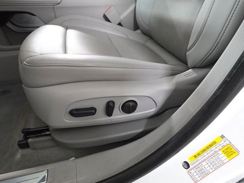 Used 2023 GMC Acadia SLT image 11