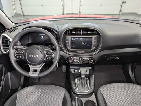 Used 2025 Kia Soul LX FWD image 17