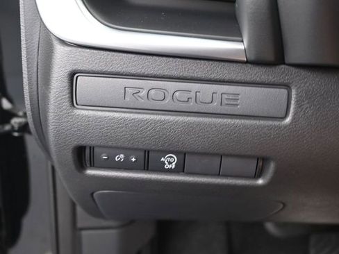 Used 2025 Nissan Rogue S image 11