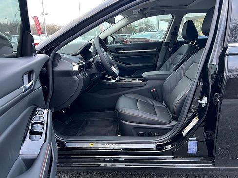 New 2025 Nissan Altima 2.5 SR image 17