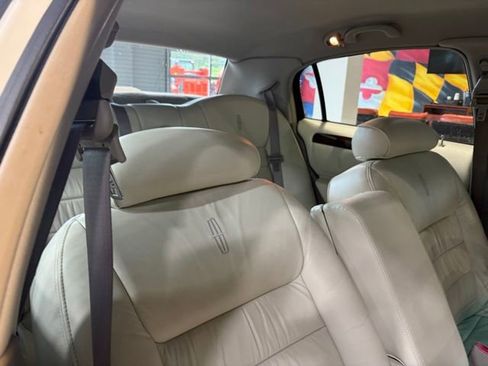 Used 2000 Lincoln Town Car Executive RWD image 32