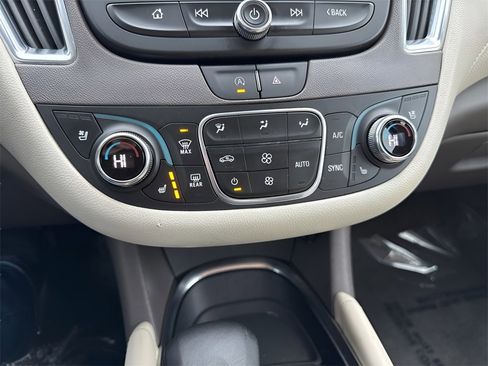 Used 2024 Chevrolet Malibu LT image 25