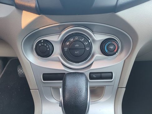 Used 2016 Ford Fiesta SE image 32