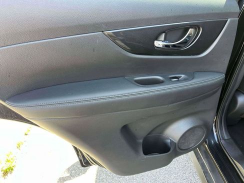 Used 2020 Nissan Rogue SV FWD image 5