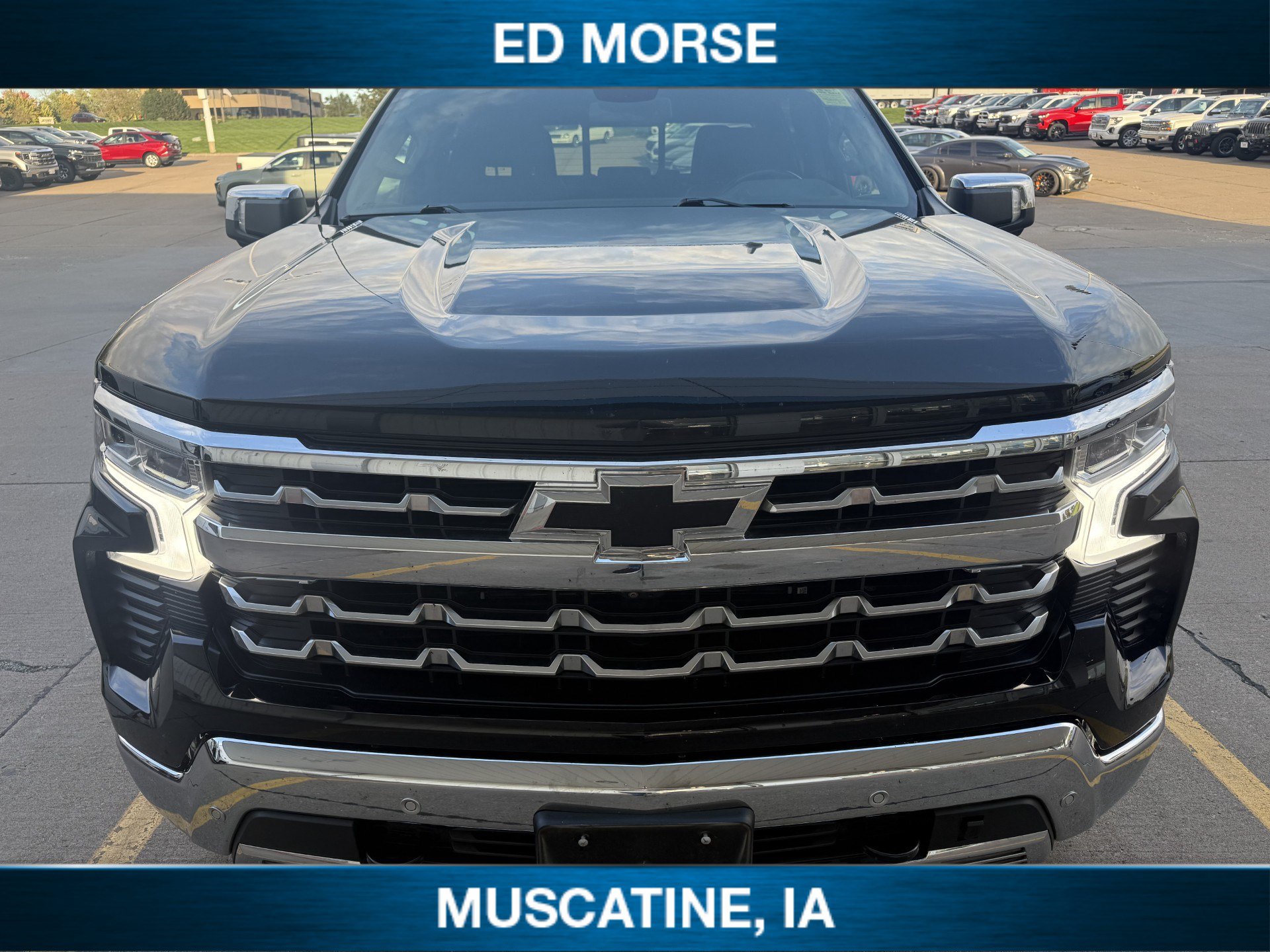 Used 2022 Chevrolet Silverado 1500 LTZ w/ LTZ Premium Package AWD/4WD image 3