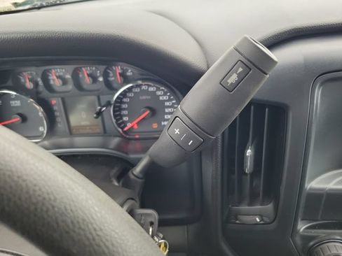Used 2018 Chevrolet Silverado 1500 Custom w/ Custom Value Package AWD/4WD image 28