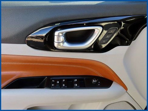 Used 2022 Jeep Compass Limited w/ Elite Group image 12